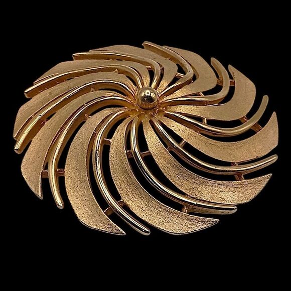 Sarah Coventry Swirl Pinwheel Brooch Pin Brushed Gold LARGE Vintage MCM Mod Dome - Picture 8 of 14